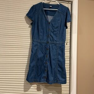 Old Navy women’s denim dress, v-neck, size Large, short sleeve with buttons